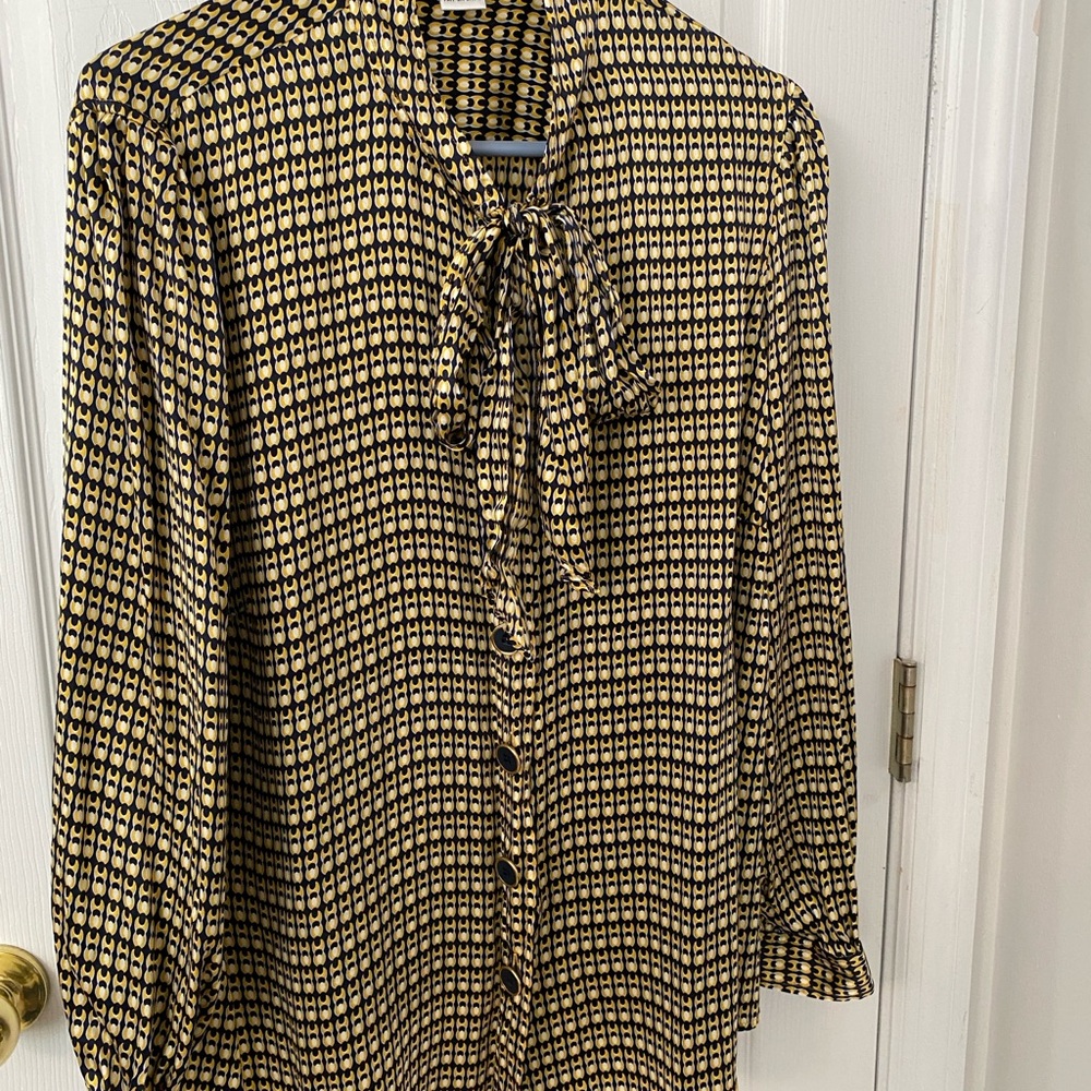 Peter Nygard Geometric Yellow and Navy silk blouse.